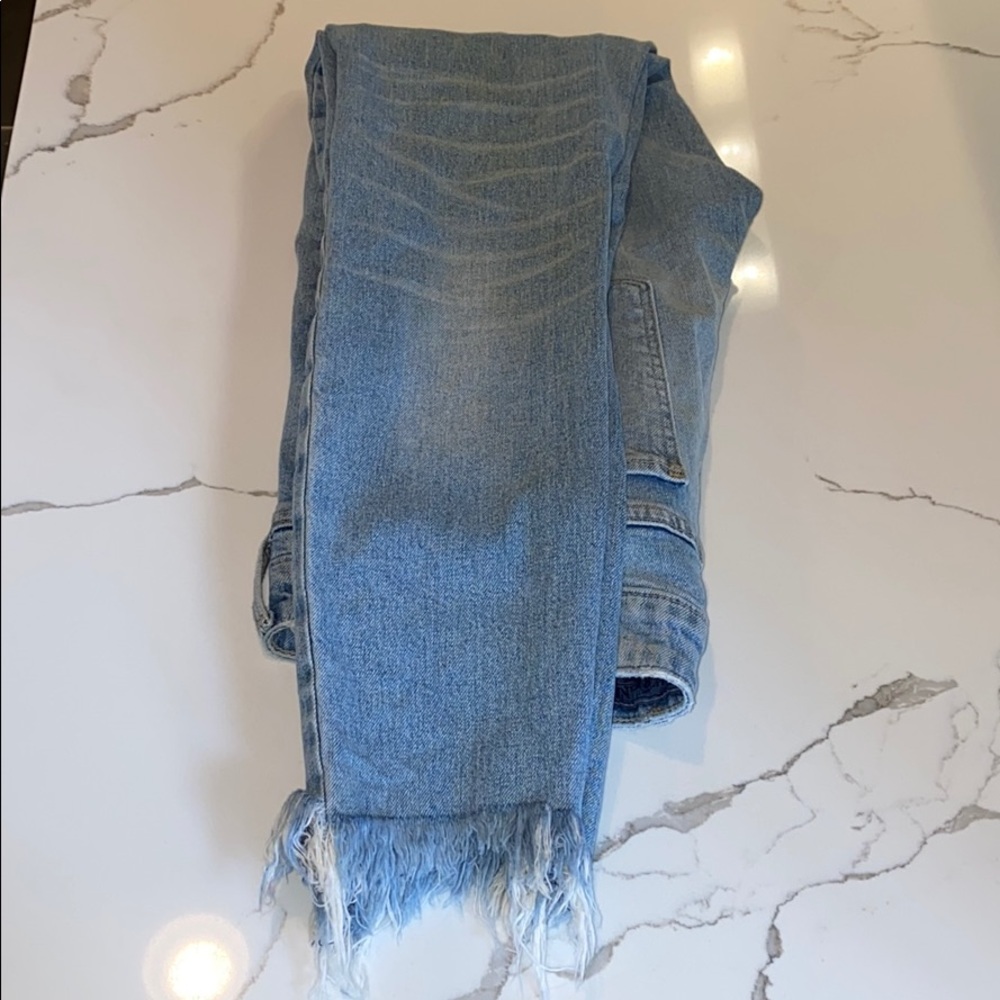 Light washed denim lucky jeans w fringed bottoms